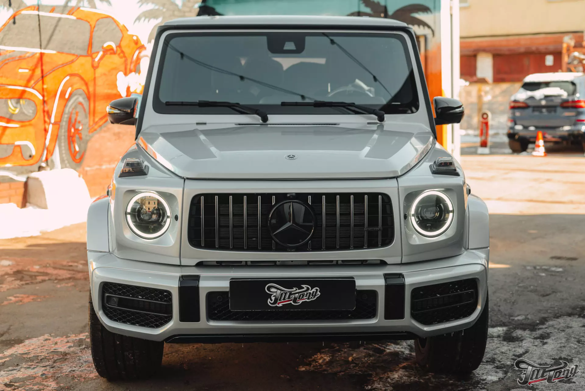 Mercedes G-class. Оклейка в матовый полиуретан. Защита оптики глянцевым полиуретаном. Шумоизоляция дверей. Установка доводчиков дверей